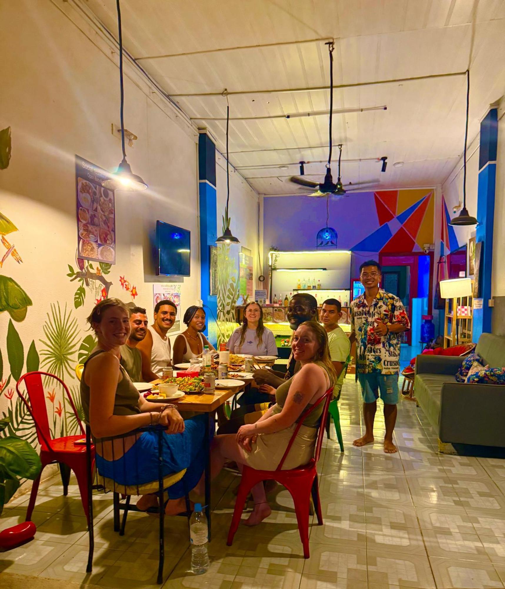 Social Backpacker Hostel & Rooftop Bar Battambang Exterior foto